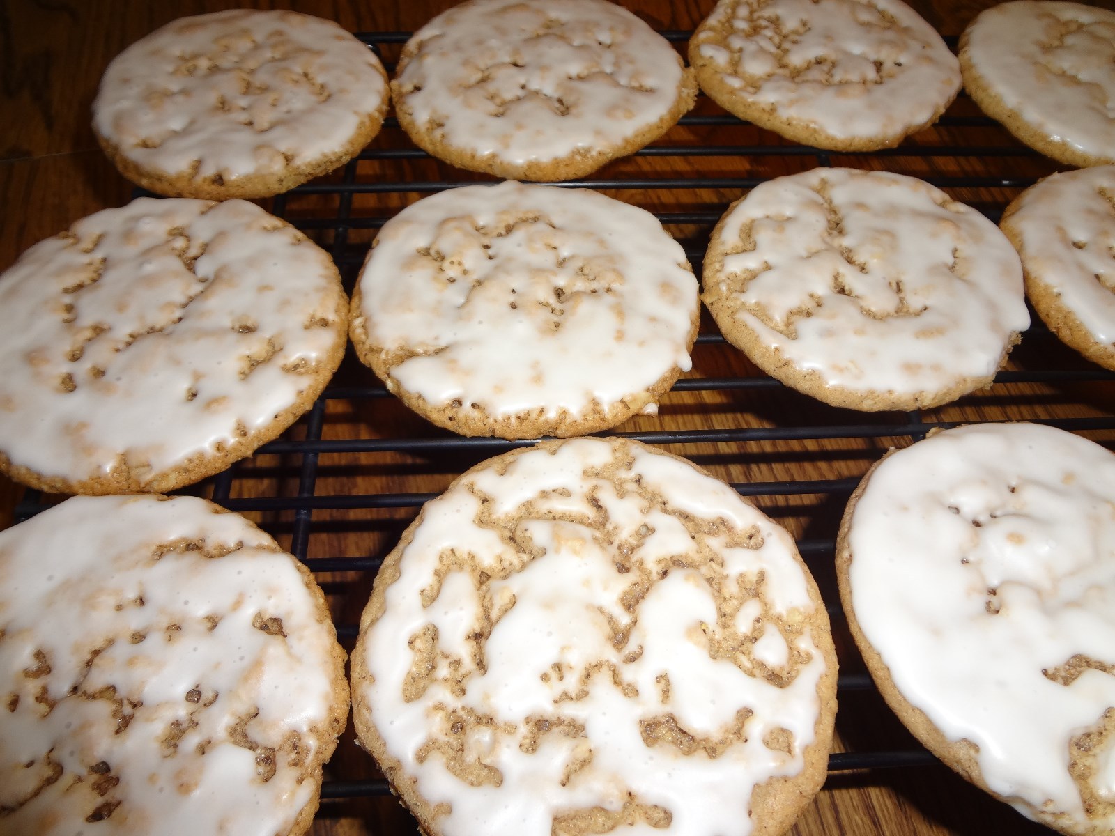 CLASSIC HOMEMADE OLD FASHIONED ICED OATMEAL COOKIES (30 COOKIES)