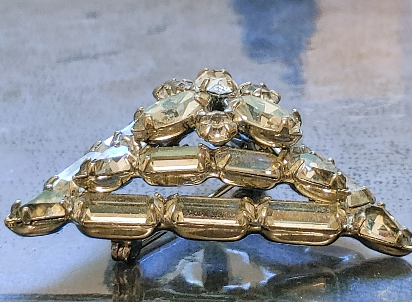 WEISS Signed Rhinestone Triangular Shaped brooch,… - image 6