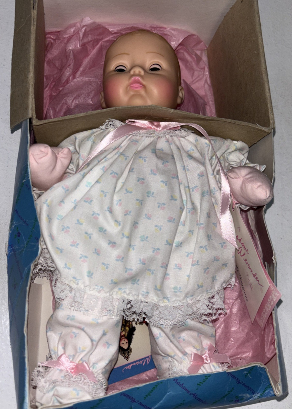 Madame Alexander - Little Huggums Cloth Body Baby Doll in Box (READ DESCRIPTION)