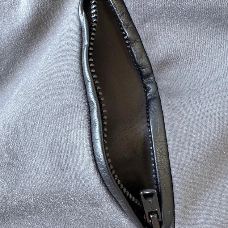 Calça Club Monaco Slim Fit Cinza com Acabamento em Couro Sintético – Tamanho 0  - Imagem 4 de 4