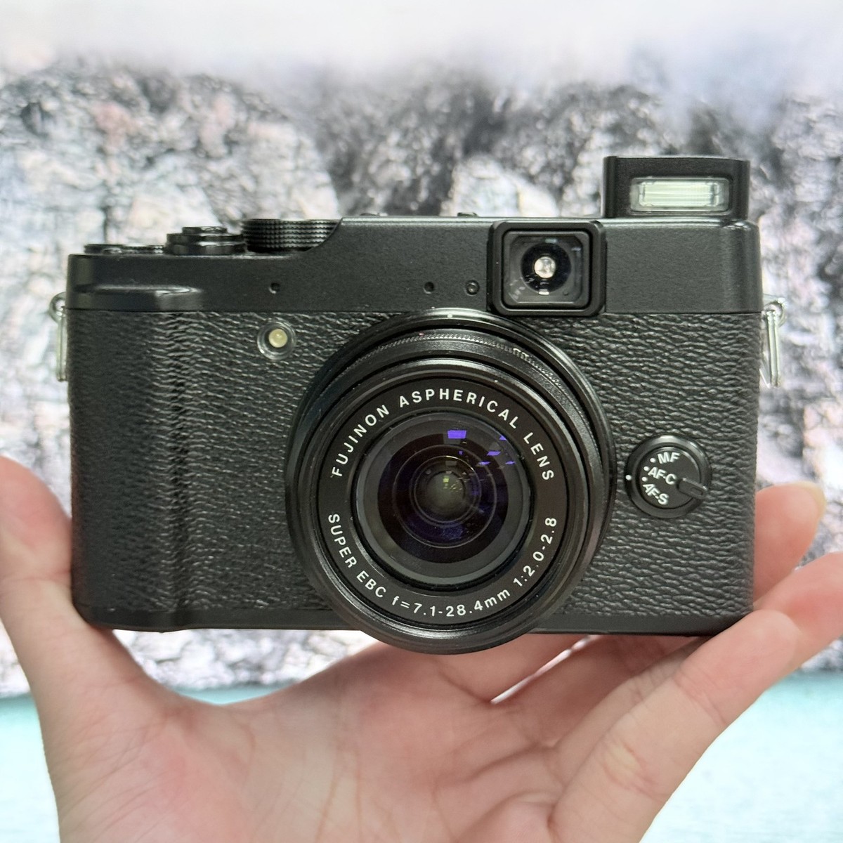 FUJIFILM X10 12MP Digital Camera with 12 Megapixel Optical Zoom 95
