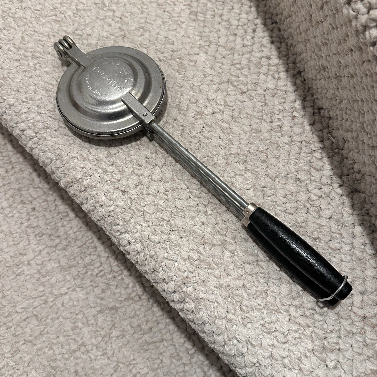 Toas-Tite Aluminum Sandwich Maker Round 4in Diameter 16in Length Kitchen Tool