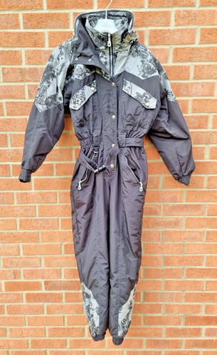 Trespass Black /Grey SKI/ Snowboard Suit  SIZE UK SMALL UNISEX V.G Condition. - Picture 1 of 11