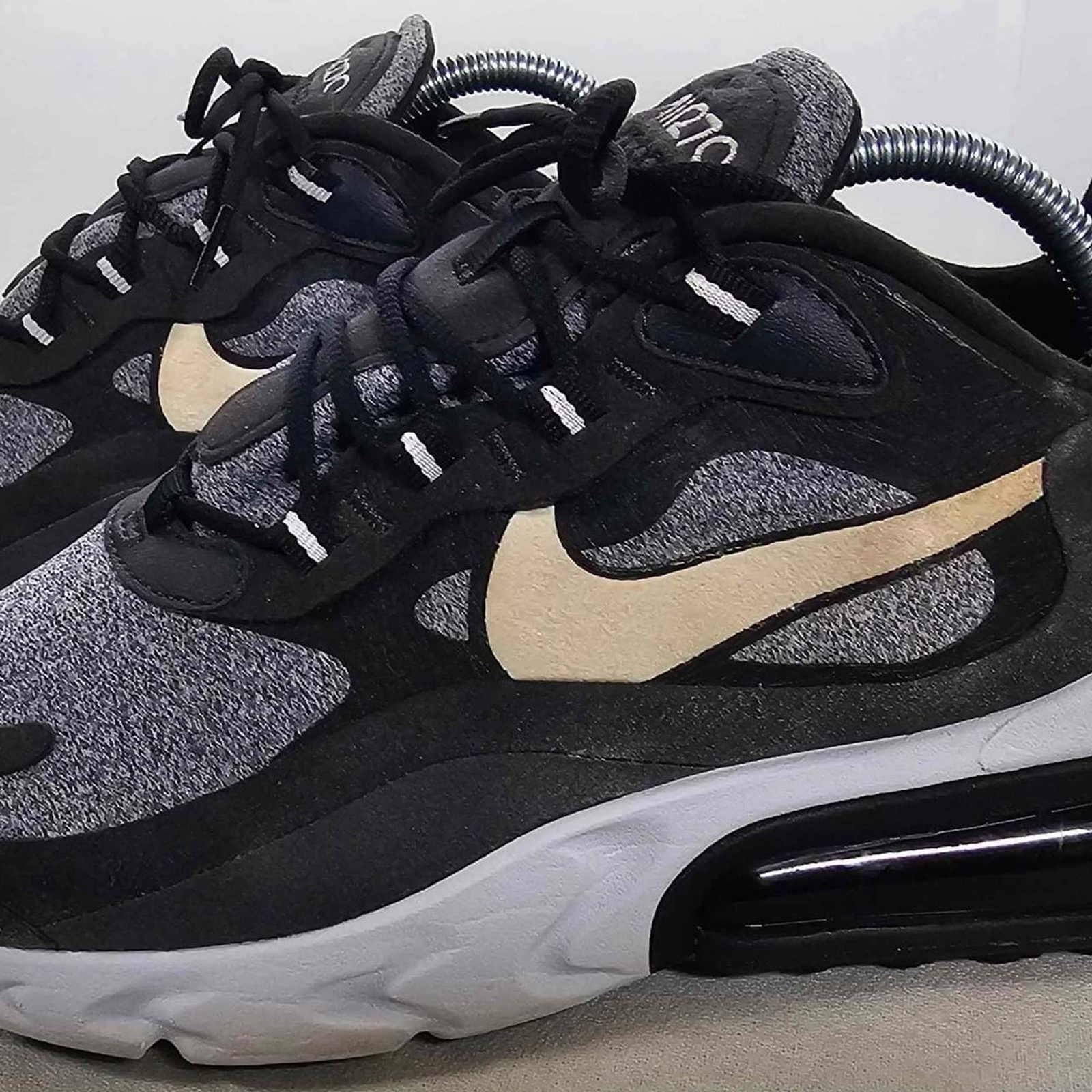 Nike Mens Air Max 270 React AO4971-001 Black Running Shoes Sneakers Size 8