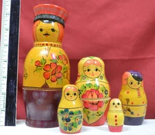 Vintage 7" 5pc. Good Family Russian Nesting Doll 1990s