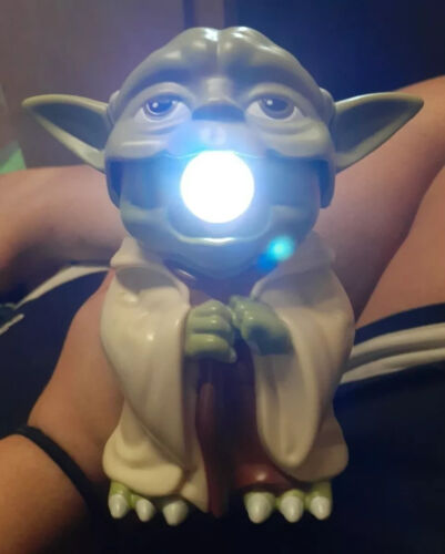 Star wars Yoda Trigger Grip Torch Flashlight 2013 - Imagen 1 de 3