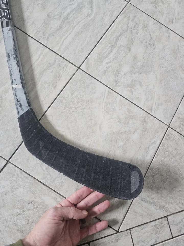 James Van Riemsdyk game used hockey stick, photomatched 2017-18, Leafs - Image 2 of 4