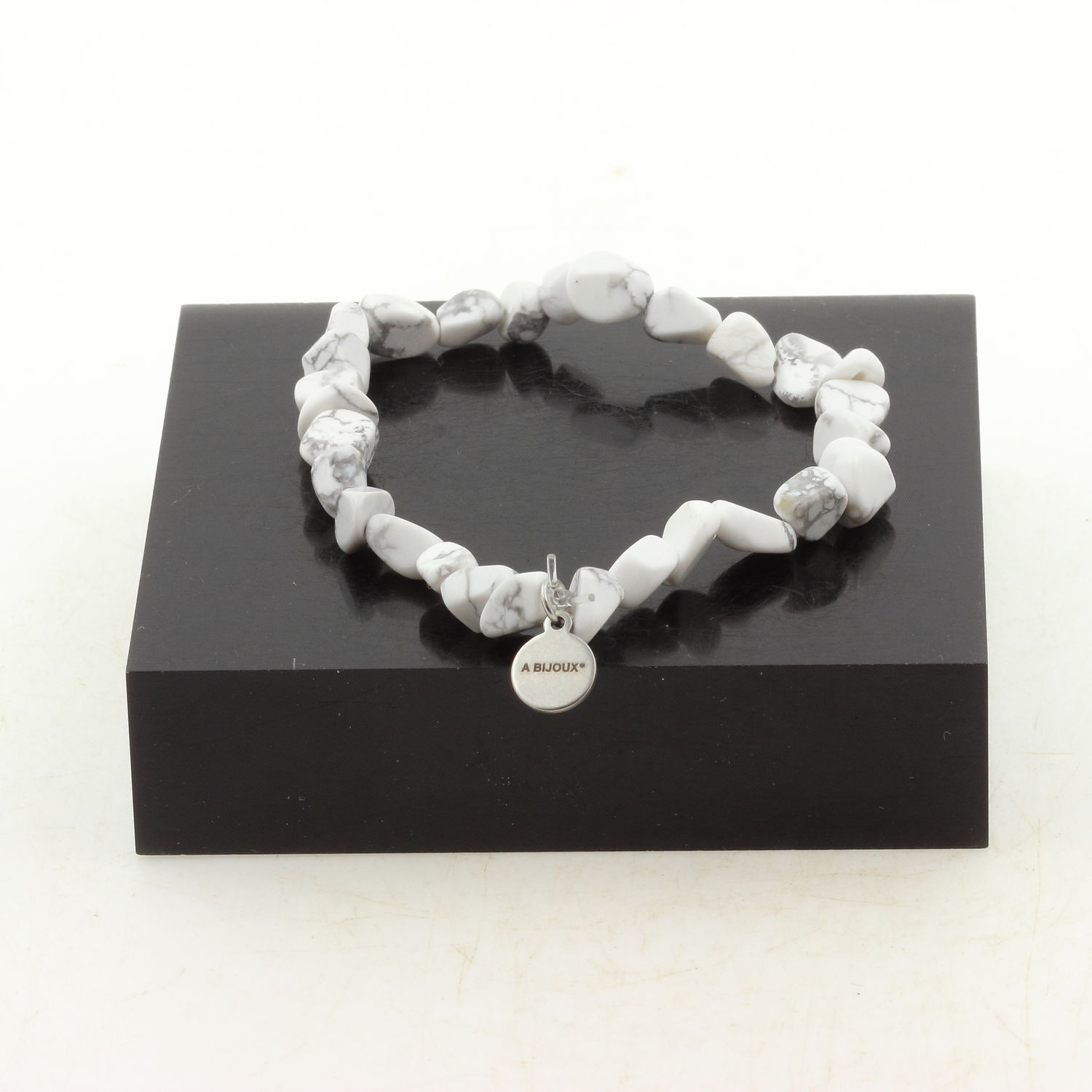 Bracelet perles howlite blanche USA création artisanale française de prestige