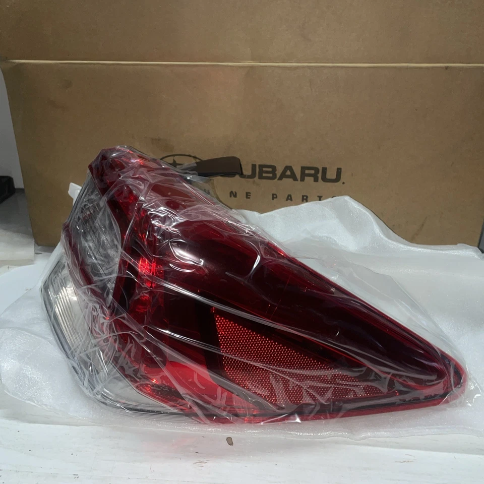 2017-2023 Nuevo OEM GENUINO SUBARU IMPREZA LUZ TRASERA DERECHA EXTERIOR LUZ TRASERA Foto 2 de 4