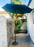 DARK GREEN  HARDWOOD TILTABLE  GARDEN PARASOL/UMBRELLA  - HOMEBASE - NEVER USED!