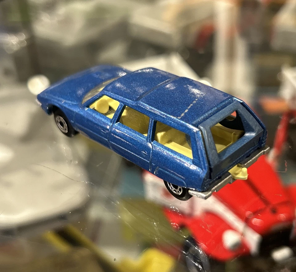 Matchbox Superfast no 12 Citroen CX Metallic Dark Blue Yellow Interior - Image 2 of 4