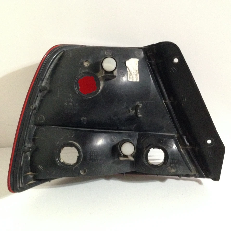 Оригинальные блестящие задние фонари для правой стороны пассажира Hyundai Accent HATCHBACK 2000-2002 годов выпуска - Изображение 4 из 4