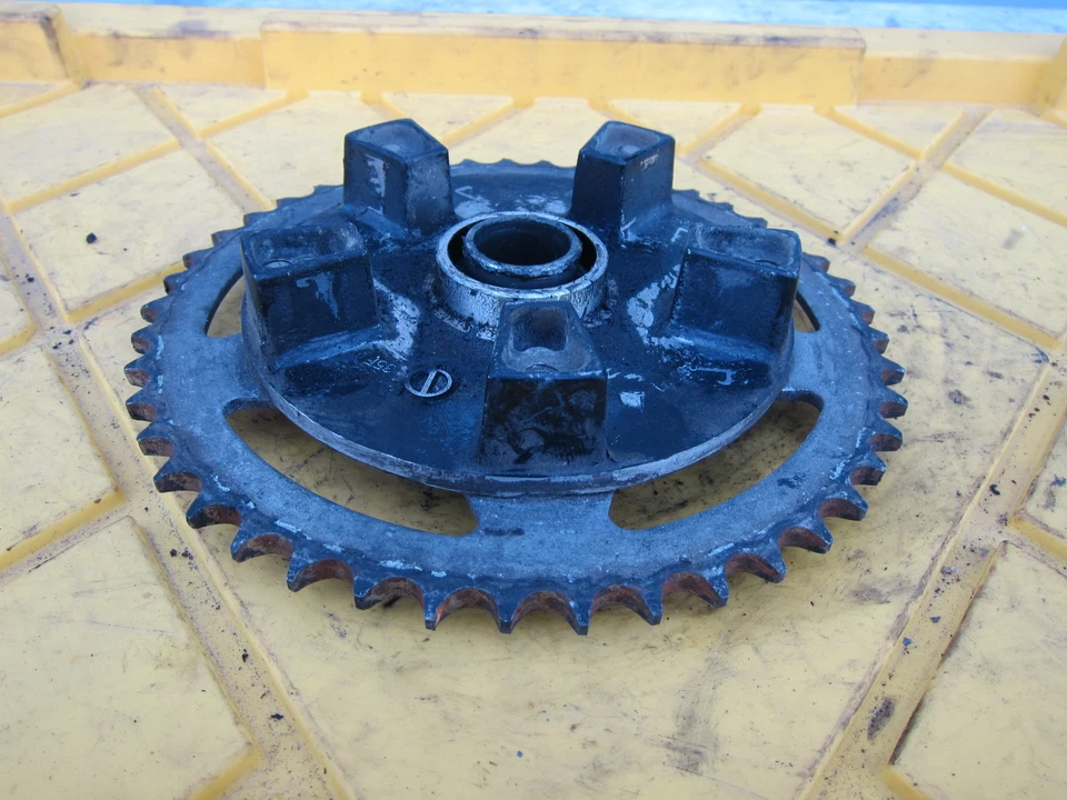 Suzuki GSXR750 1999 OEM piñón trasero Foto 4 de 4