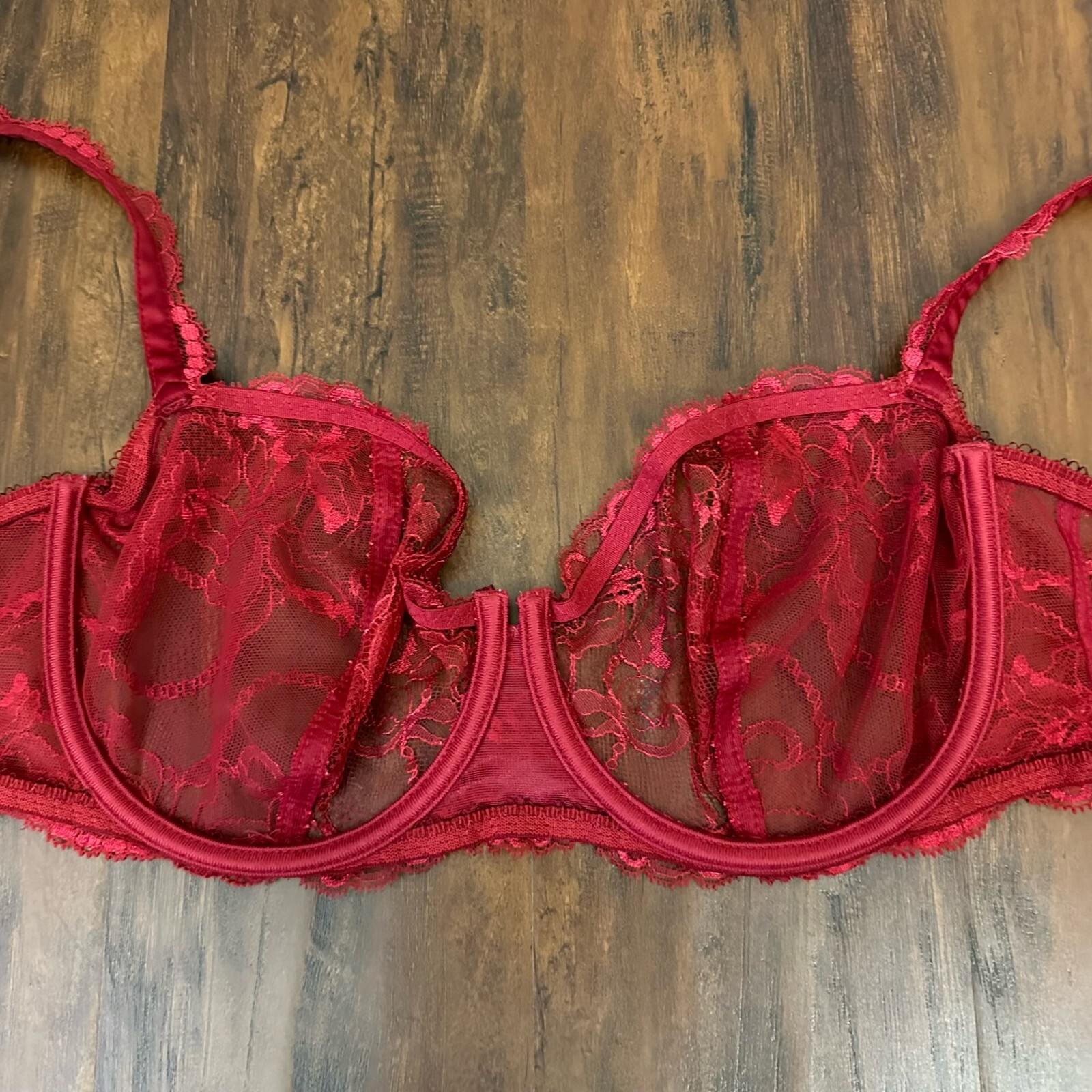 CHANTELLE Underwired Embroidered Lace Bra in Red US 3… Gem