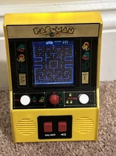 PAC-MAN Handheld Mini Arcade Game BASIC FUN Bandai Namco Entertainment 09530