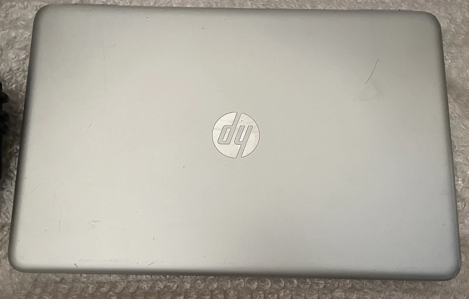 HP Pavilion  AMD A10-9600P Radeon R5 2.40GHz 16GB RAM WINDOWS 11 - Image 2 of 4