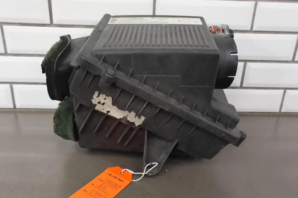 99-07 Chevy GMC GMT800 K47 Filtro de aire de alta capacidad 6,0 L V8 OEM Tubo de admisión Foto 3 de 4