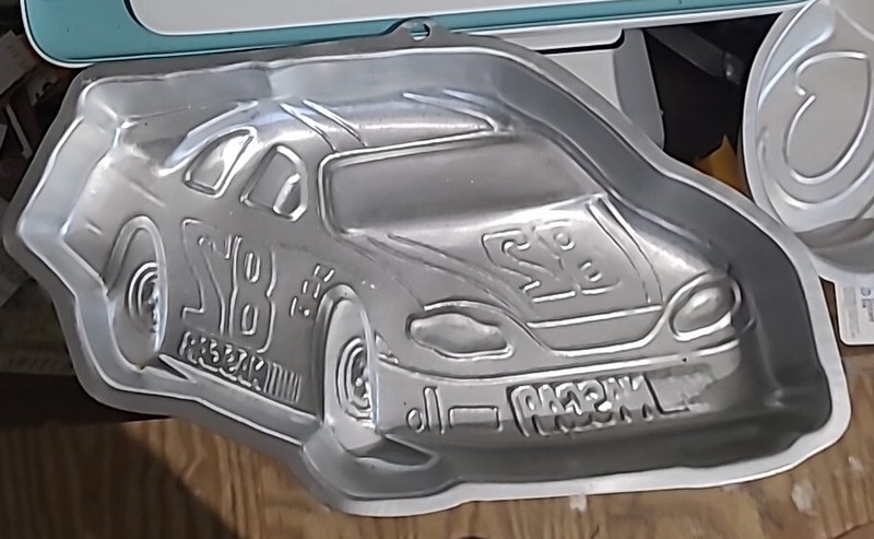 Wilton NASCAR Cake Pan Tin Mold Race Car 2105-2500 #82 8.5” X 15.25” X 2”