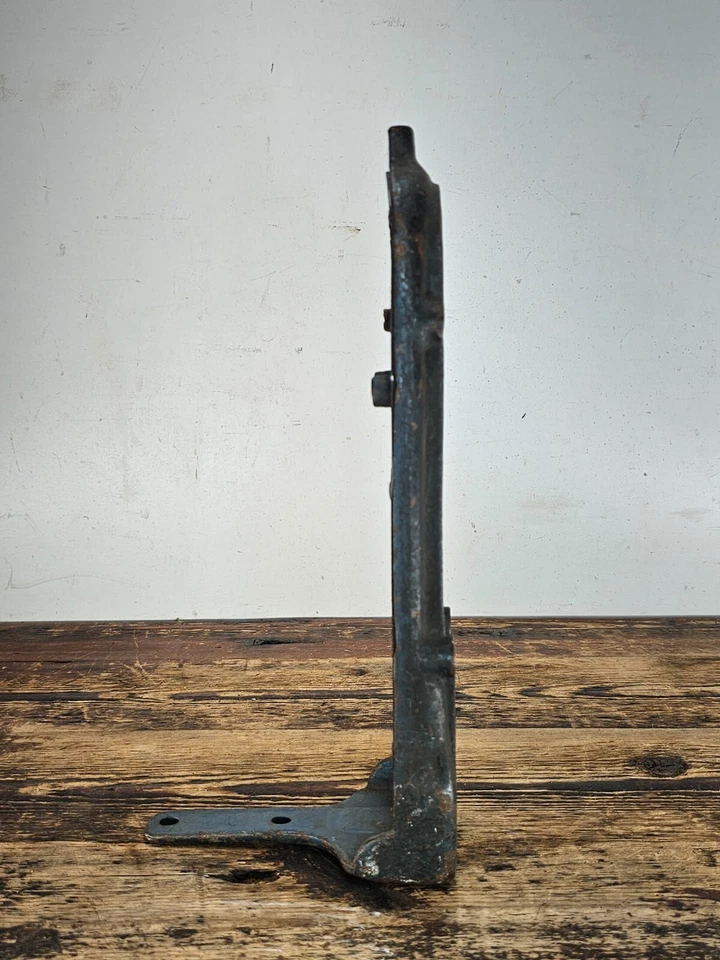 Historic Rail Transport Collectible - Genuine Hale & Kilburn Seat Bracket - Image 4 of 4