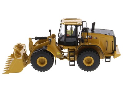 CAT CATERPILLAR 966 GC WHEEL LOADER WITH OPERATOR 1/50 BY DIECAST