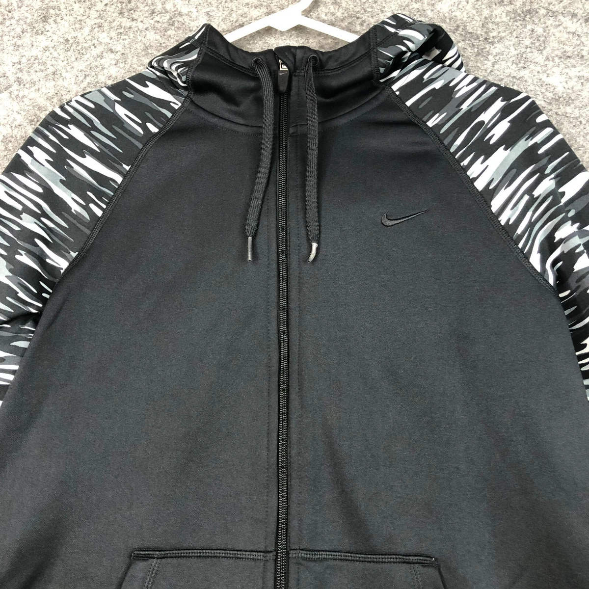 Nike therma store fit sweatshirt