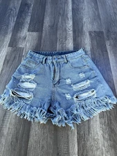 ROMWE  Distressed denim shorts with fringe hem #festivalvibes sizeM