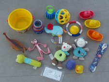 Großes Paket Babyspielzeug wie neu neuwertig Greifring Ball Glocke Eimer Boote