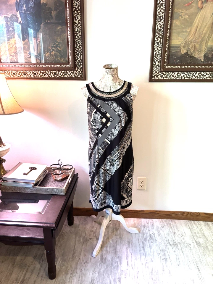 Vestido preto e branco claro vintage Studio One NEW York tamanho M linha de gola detalhada - Imagem 2 de 4