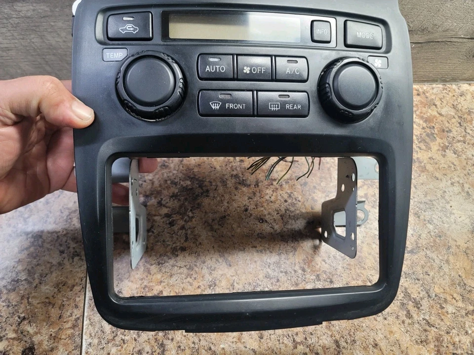 2001 - 2003 Toyota Highlander Digital Climate Control Assembly (OEM) 84010-48082 - Image 3 of 4