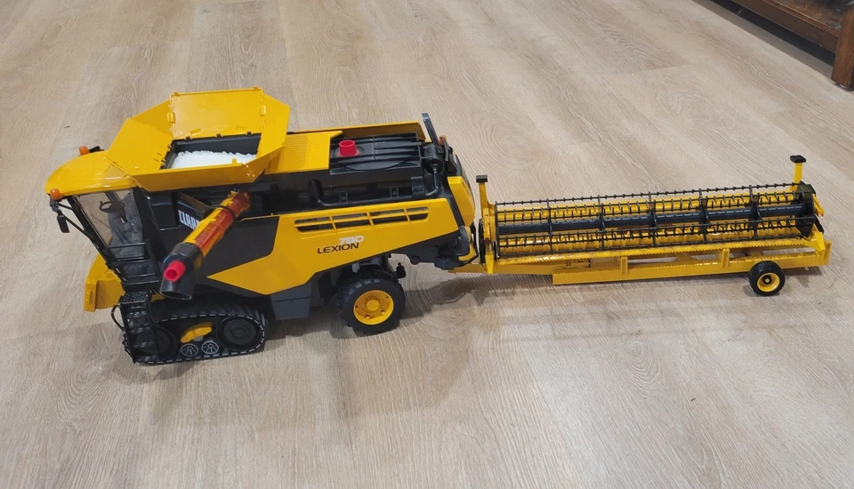 CLAAS Lexion 780 Bruder COMBINE Harvester Toy 1:16 Scale Yellow - Image 2 of 4