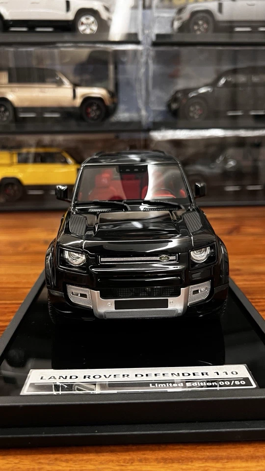 Land Rover Defender (Gloss Black / Red Interior) 1/18 Scale - Image 3 of 4
