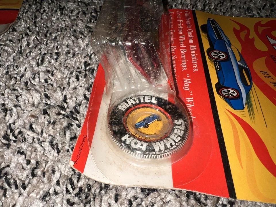 Hot Wheels Redline Peeping Bomb Spectraflame Red Blister - Image 3 of 4