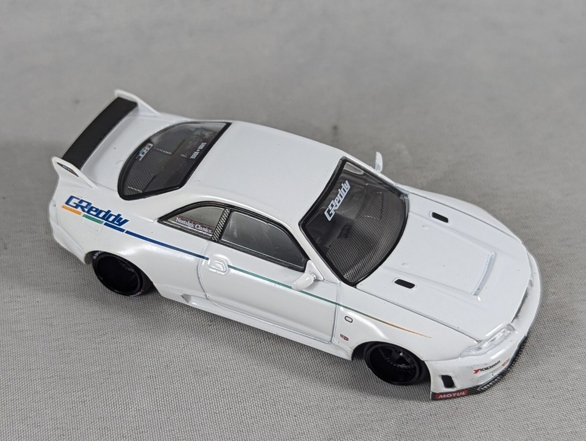 チェイスカー　ミニGT 街道ハウス　日産スカイライン GT-R　グレッディ V1 Chase! Mini GT Kaido House 1:64 Nissan Skyline GT-R (R33