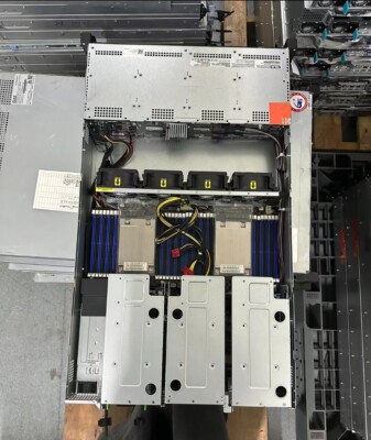 ASUS RS720A-E9-RS12V2 2U server，12 X 3.5 Support AMD EPYC 7002 Series 800W PSU