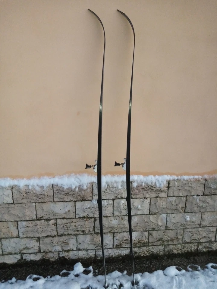 COPPIA SCI DA FONDO MARCA ROSSIGNOL BOREAL AR USATI IN BUONE CONDIZIONI - Immagine 2 di 4