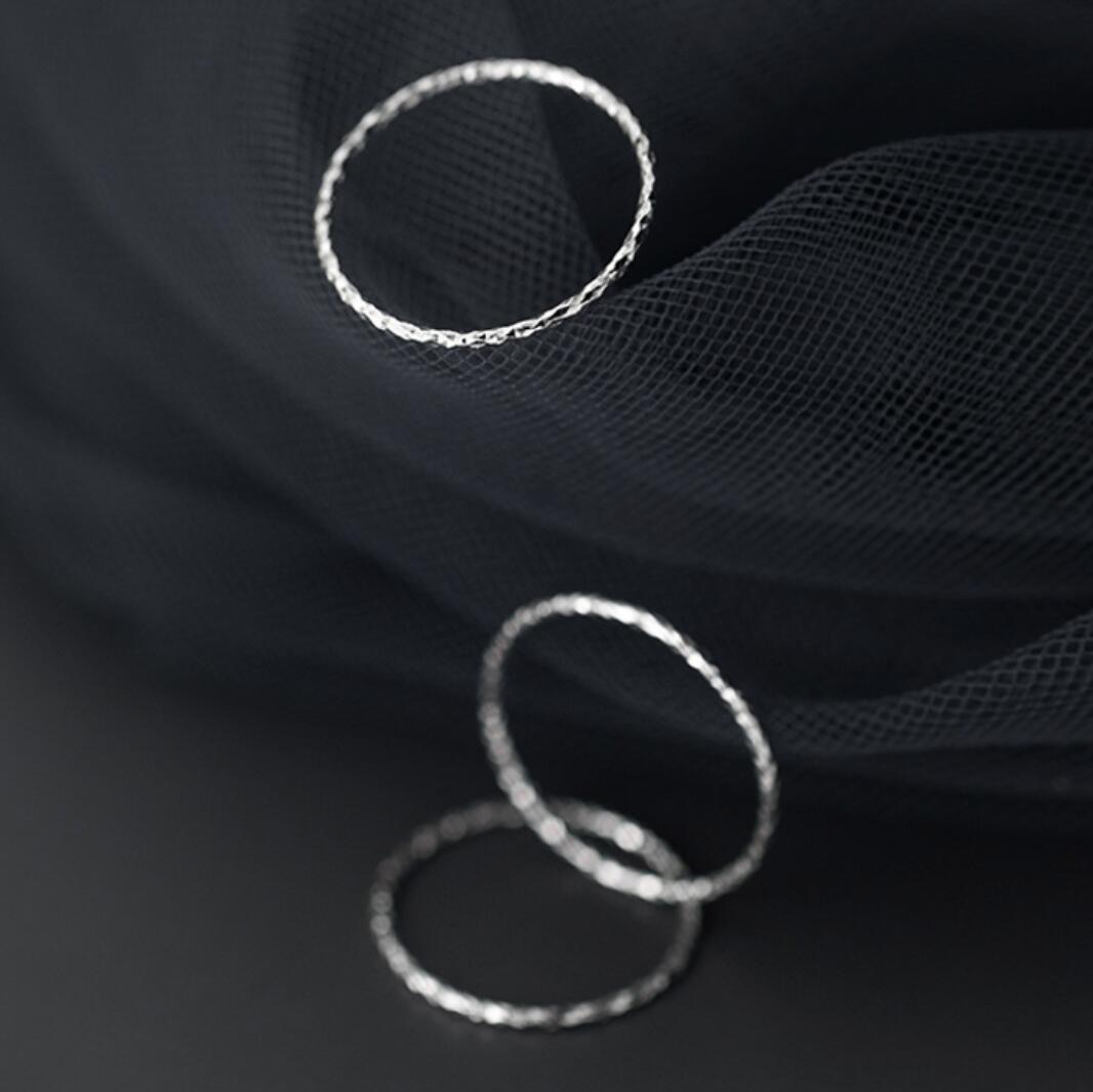 925 Sterling Silver Diamond Cut Thin Band Knuckle Midi 925 Sterling Silver Diamond Cut Thin Band Knuckle Midi