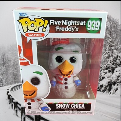 Snow Chica # 939 funko (nib)With Pop Protector 