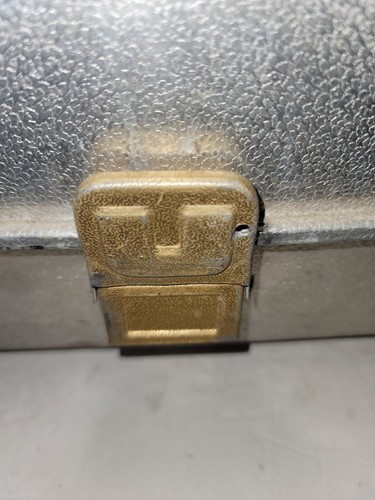 Vintage UMCO Model 203A Aluminum 3 Tier Tackle Box - Picture 7 of 18