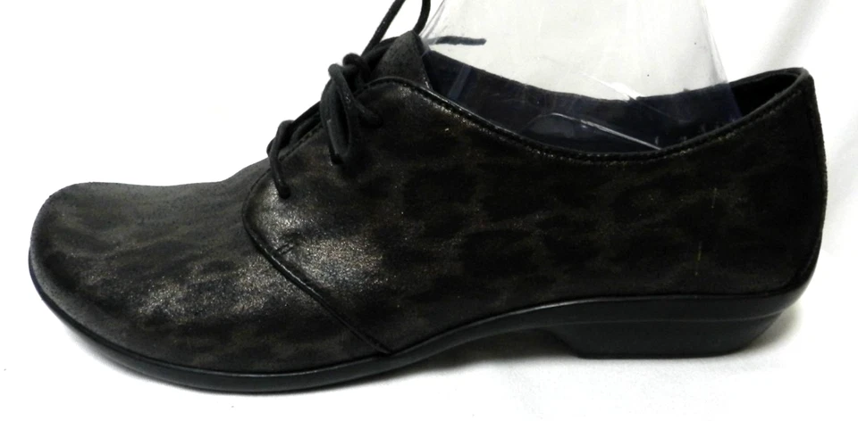 Sapato Oxford de Couro Dansko com Cadarço Preto Leopardo Metálico Tamanho 39 8.5 - Imagem 2 de 4
