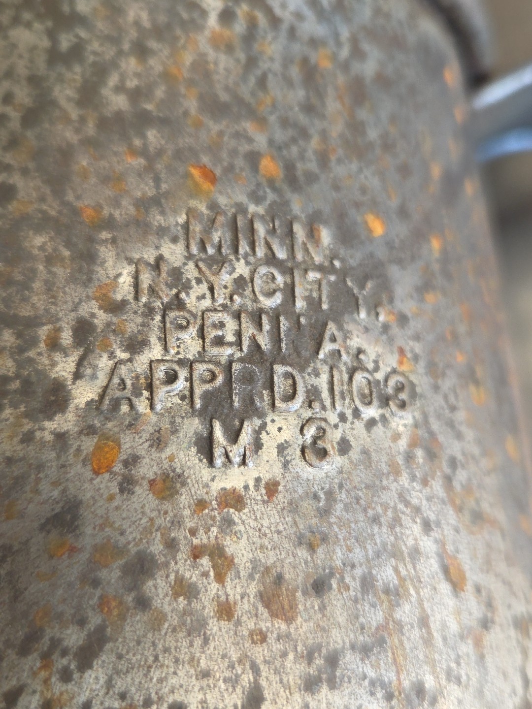 3 VINTAGE SPOUTED METAL CANS/FARMHOUSE DECOR OR STILL FUNCTIONAL/GREAT...