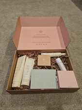 Vegamour Deluxe Gift Box (Shampoo Conditioner Serum Wrap Massager Foam Mask)