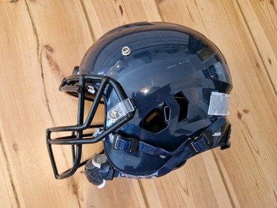 Fast neu! American Football Helm Jugend Youth Vengeance A11+ von Schutt
