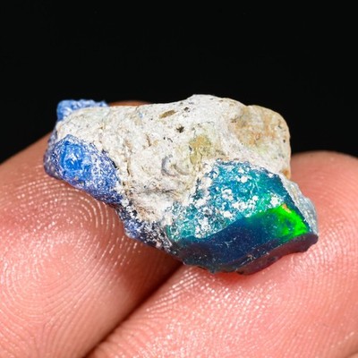Äthiopischer Opal Black Fire Opal Rohedelstein Natur Roh 9 ct 21x13 mm