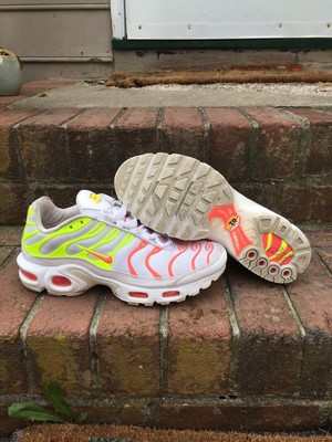 nike air max plus womens white hot punch