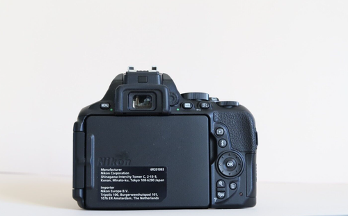 Nikon D5600 with 18-55 VR lens, MINT +++. Shutter count 1637. Returns accepted. - Picture 6 of 8