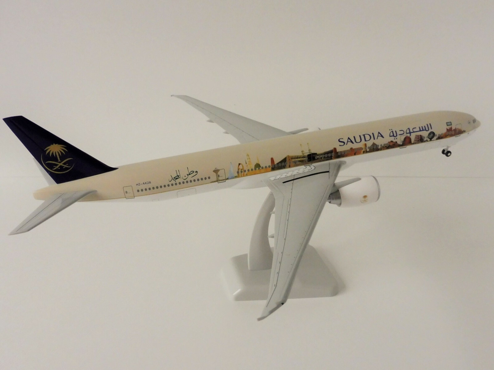 Hogan Wings 1 0 Saudia Boeing 777 300er Plastic Replica Hgg For Sale Online Ebay