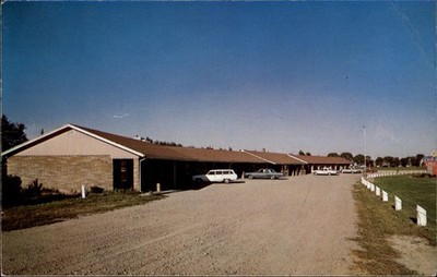 Gering NE Circle S Lodge Motel Roadside Classic Cars vintage postcard r586
