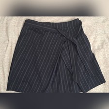 Banana Republic Women s Navy Blue Pinstripe Mini Skirt w/Belt Size 0
