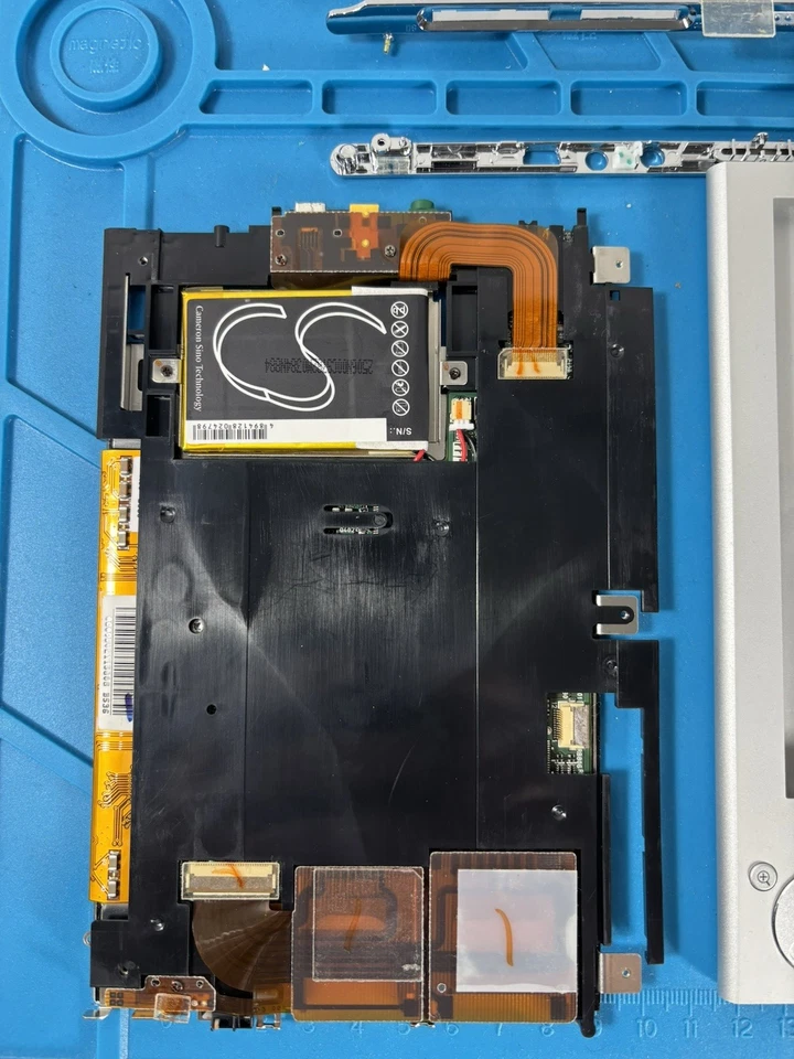 Sony Portable Reader System PRS-505 Bundle With Case For Parts Or Repair - Image 3 of 4