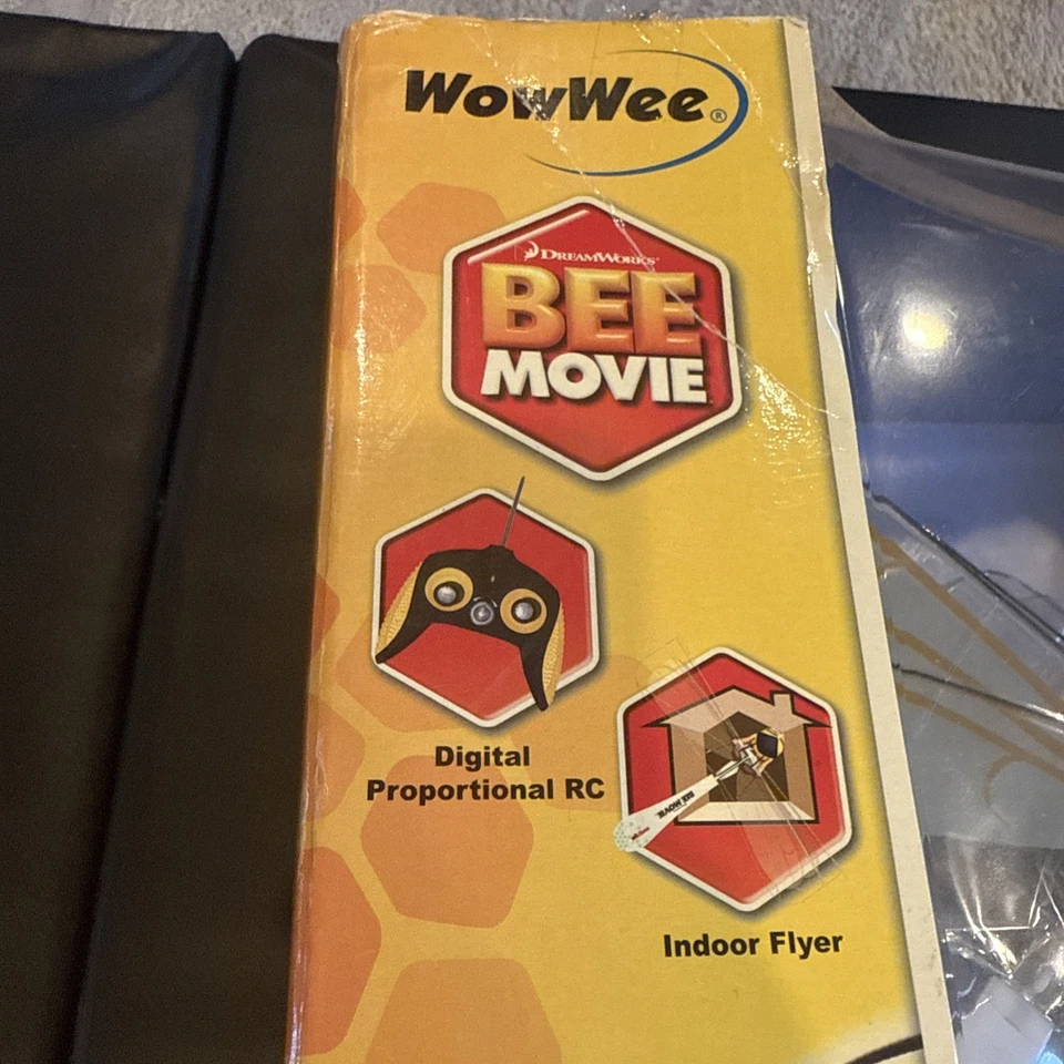 DreamWorks Bee Movie Flytech WowWee Barry RC Winged Flyer Radio Shack New 2007 - Image 2 of 4